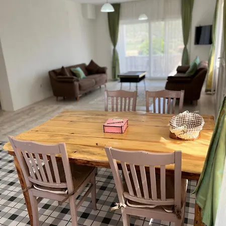 מלון דירות Galaba 1 4*